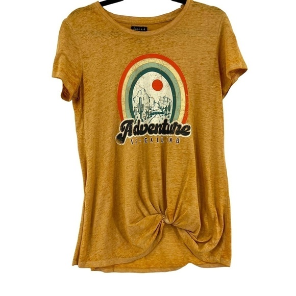 joei & i Adventure Is Calling Graphic Knotted Tee Shirt Woman’s SZ Small Mustard - Picture 2 of 9